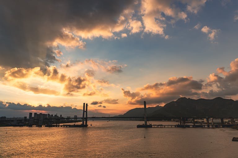tatrck.com 意外终止了连接 view over a bridge in Wenzhou, capturing vibrant clouds and mountains.